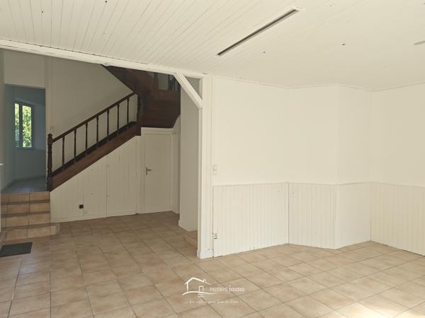 MAISON 4 CHAMBRES JARDIN ET 2 PLACES DE STATIONEMENTS Lezay (79120)