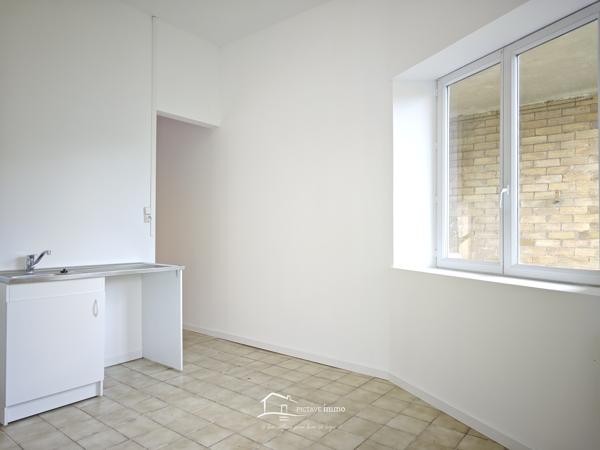 MAISON 4 CHAMBRES JARDIN ET 2 PLACES DE STATIONEMENTS Lezay (79120)