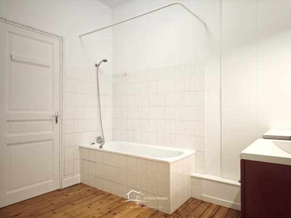 MAISON 4 CHAMBRES JARDIN ET 2 PLACES DE STATIONEMENTS Lezay (79120)