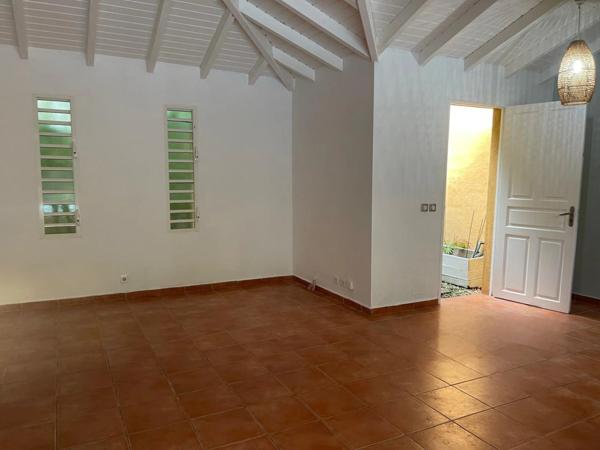 Proche bourg villa avec piscine et carbet à SAINT FRANCOIS (971)