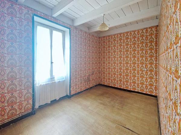 Maison 108 m2 terrain  4650m² dont terrain constructible de 1000m²