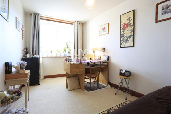 A Vendre, Maison ancienne de 138 m² habitables et grande dépendance.