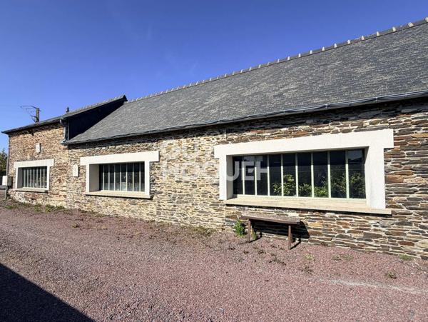 A Vendre, Maison ancienne de 138 m² habitables et grande dépendance.