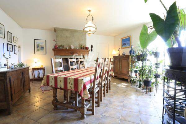 A Vendre, Maison ancienne de 138 m² habitables et grande dépendance.