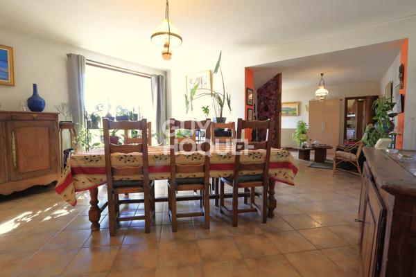 A Vendre, Maison ancienne de 138 m² habitables et grande dépendance.