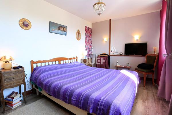 A Vendre, Maison ancienne de 138 m² habitables et grande dépendance.