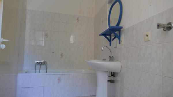 FAVERGES. APPRTEMENT 2 PIECES AVEC DEPENDANCE