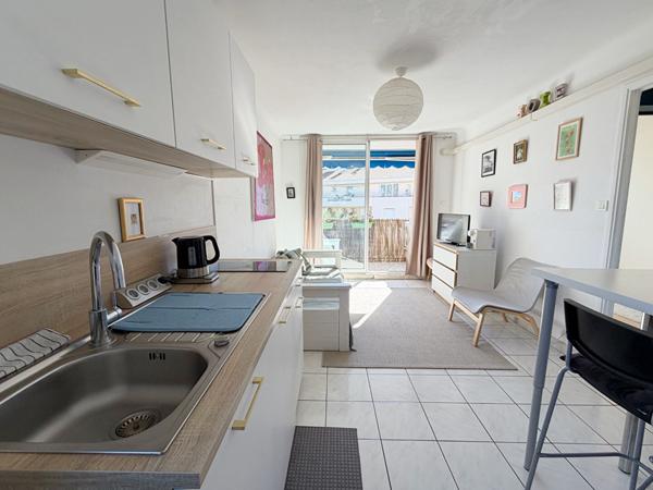 HYERES centre-ville - Appartement T2 - 3eme étage - Balcon - Cave - Parking collectif