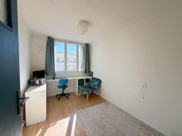 HYERES centre-ville - Appartement T2 - 3eme étage - Balcon - Cave - Parking collectif