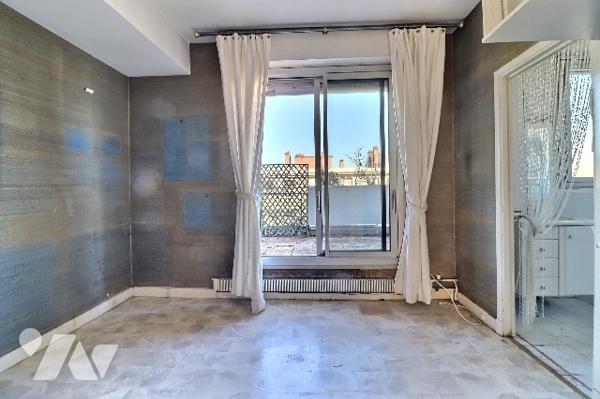 Appartement familial 146 m² 6 pièces dernier étage terrasse 46 m² 2 parkings proche centre-ville