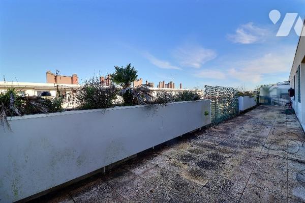 Appartement familial 146 m² 6 pièces dernier étage terrasse 46 m² 2 parkings proche centre-ville