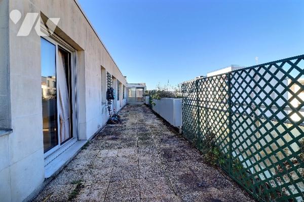 Appartement familial 146 m² 6 pièces dernier étage terrasse 46 m² 2 parkings proche centre-ville