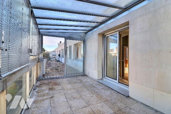 Appartement familial 146 m² 6 pièces dernier étage terrasse 46 m² 2 parkings proche centre-ville