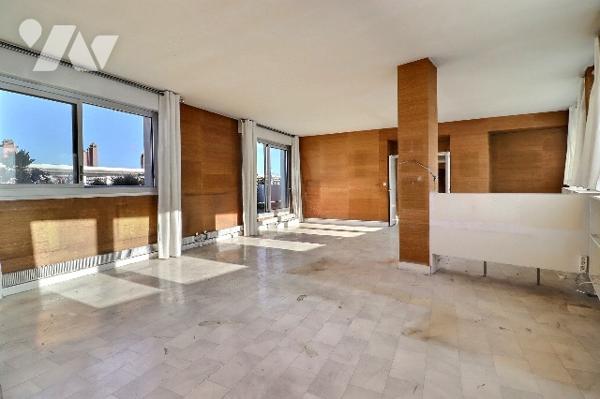 Appartement familial 146 m² 6 pièces dernier étage terrasse 46 m² 2 parkings proche centre-ville