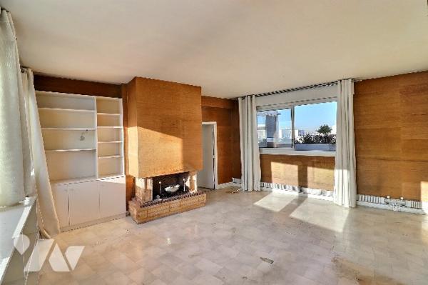 Appartement familial 146 m² 6 pièces dernier étage terrasse 46 m² 2 parkings proche centre-ville