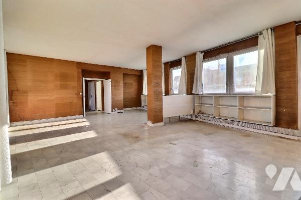 Appartement familial 146 m² 6 pièces dernier étage terrasse 46 m² 2 parkings proche centre-ville