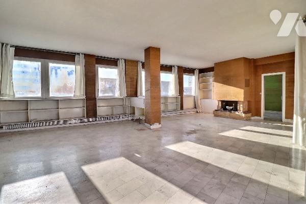 Appartement familial 146 m² 6 pièces dernier étage terrasse 46 m² 2 parkings proche centre-ville