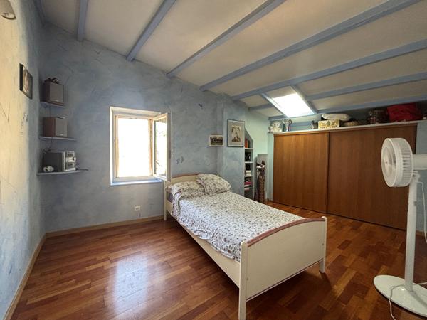 Maison de village 4 pièces ? 86 m² + Appartement T2 de 45 m² ? Alleins (13980)