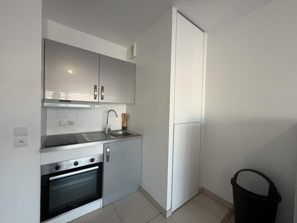 STUDIO MEUBLÉ DE 25m2 - RÉSIDENCE RÉCENTE - PARKING EN SOUS SOL