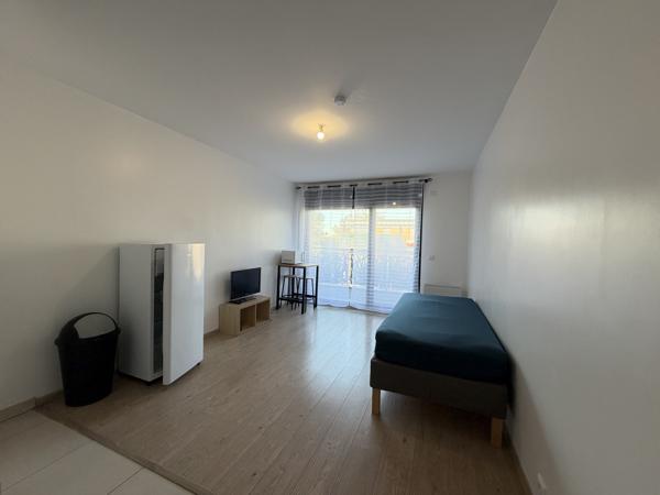 STUDIO MEUBLÉ DE 25m2 - RÉSIDENCE RÉCENTE - PARKING EN SOUS SOL