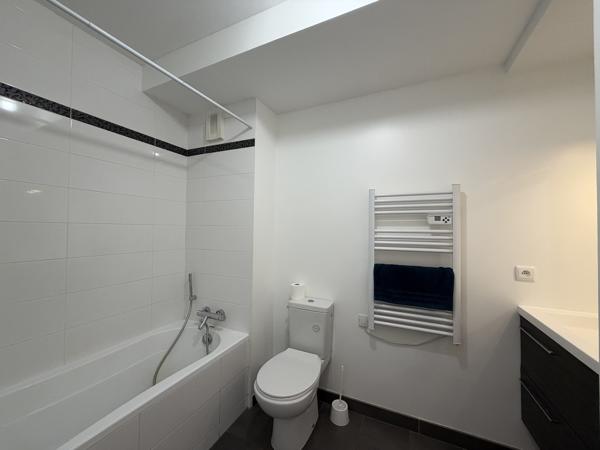 STUDIO MEUBLÉ DE 25m2 - RÉSIDENCE RÉCENTE - PARKING EN SOUS SOL