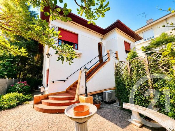 Maison à vendre  5 pièces - 145 m 2   PAU  - 64