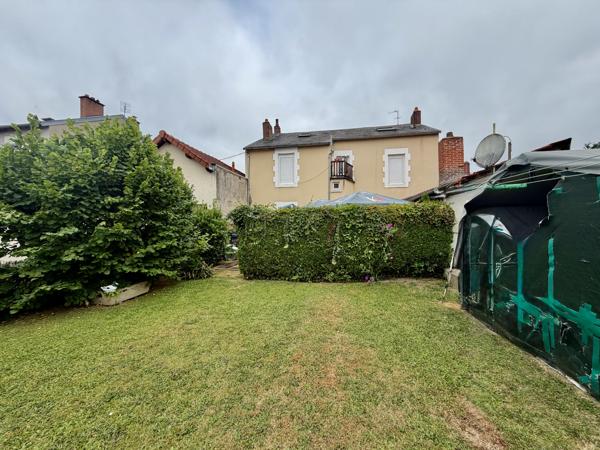 Immeuble
        
        - 240 m² 395 000 € *