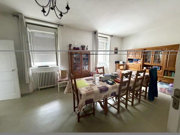 Immeuble
        
        - 240 m² 395 000 € *