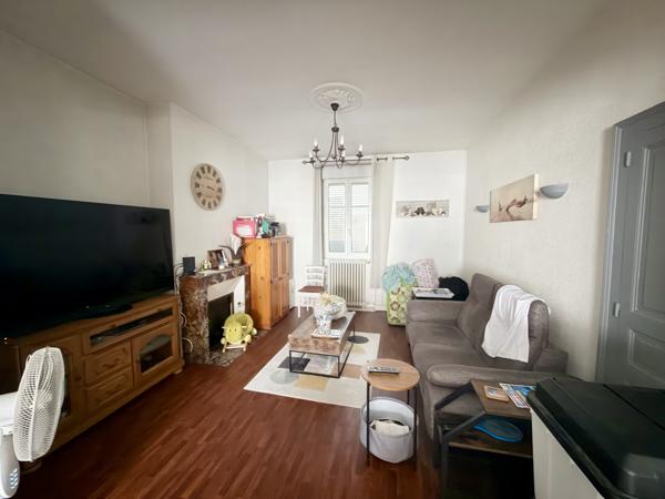Immeuble
        
        - 240 m² 395 000 € *