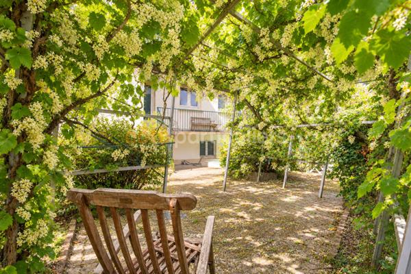 Vente
                Maison205 m² - 9 Pièces -
                    NANTES (44300)