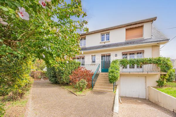Vente
                Maison205 m² - 9 Pièces -
                    NANTES (44300)