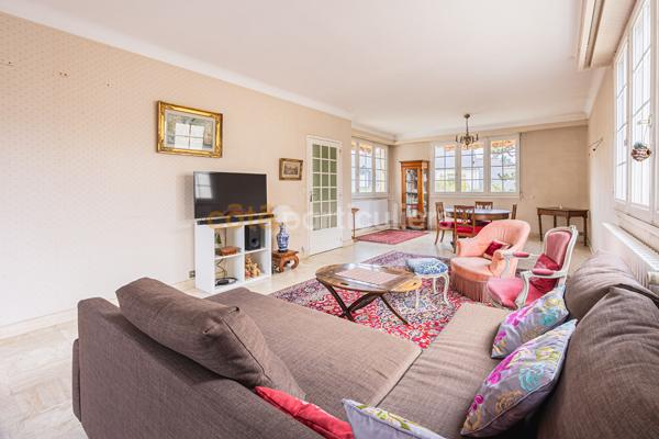 Vente
                Maison205 m² - 9 Pièces -
                    NANTES (44300)