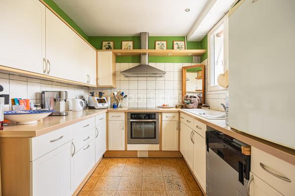 Vente
                Maison205 m² - 9 Pièces -
                    NANTES (44300)