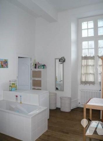 LAVAL, Appartement type 6