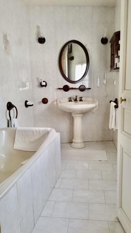 Nîmes-centre - garage - patio - cave