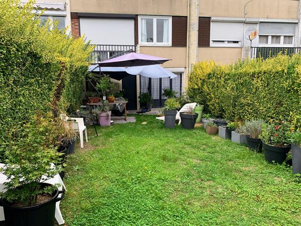 Maison 4 pièces avec grand jardin et garage