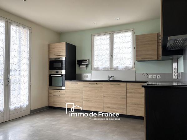 Maison pavillonnaire avec sous-sol et terrain clos