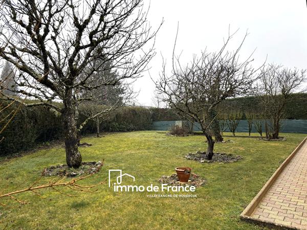 Maison pavillonnaire avec sous-sol et terrain clos