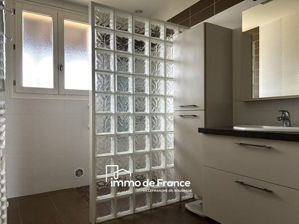 Maison pavillonnaire avec sous-sol et terrain clos