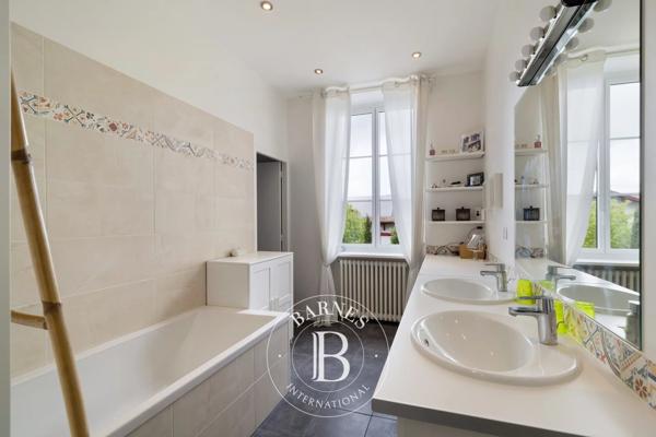Saint-Pierre-d'Irube, Maison 10 Chambres -  600 m² à vendre