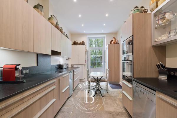 Saint-Pierre-d'Irube, Maison 10 Chambres -  600 m² à vendre