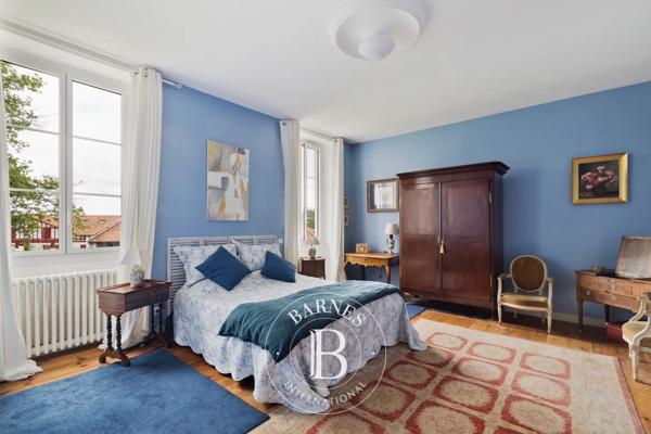 Saint-Pierre-d'Irube, Maison 10 Chambres -  600 m² à vendre