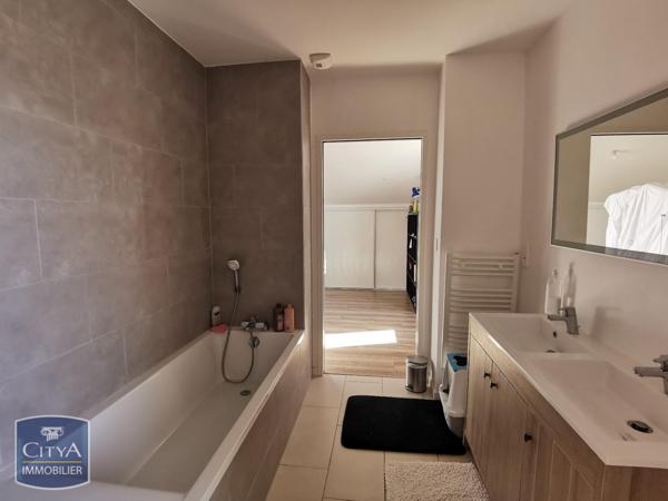 Appartement à louer 4 pièces 139.4m²