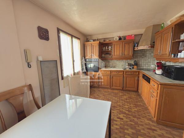 Maison familiale avec sous-sol total et fort potentiel à Quiers