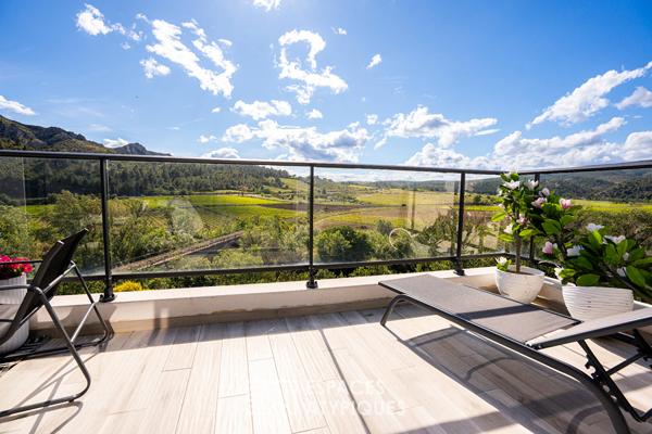 Superbe villa contemporaine avec vue imprenable sur les massifs