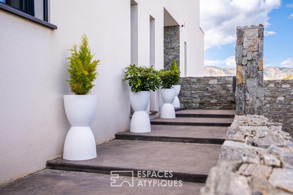 Superbe villa contemporaine avec vue imprenable sur les massifs
