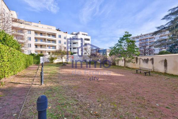 Lyon 7 / Idéal investissuer - T2 + Box fermé - Vendu occupé