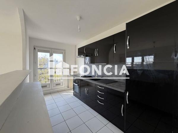 Location Appartement 3 pièces 66.6 m² - RESIDENCE LES CHENES Chartres 28000