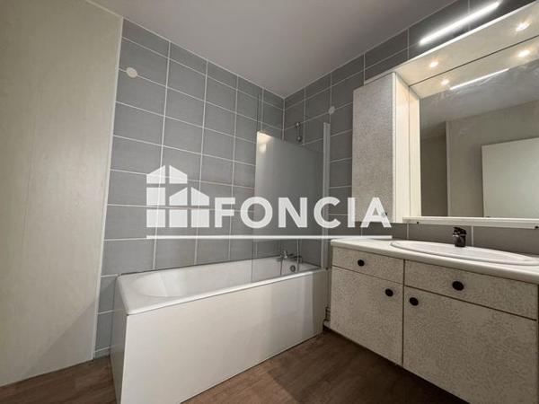 Location Appartement 3 pièces 66.6 m² - RESIDENCE LES CHENES Chartres 28000