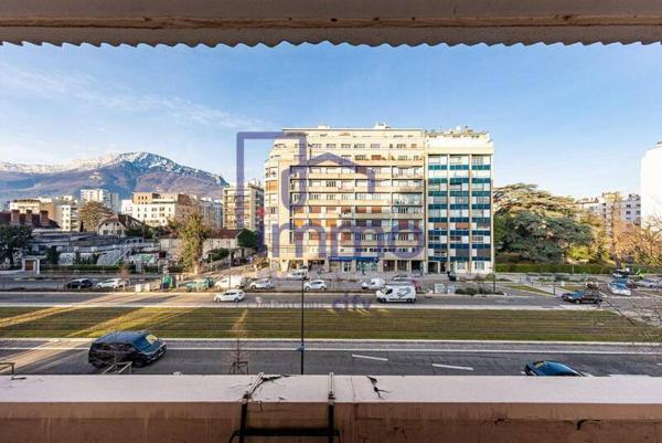 Appartement 3 pièces                                        - 38100 Grenoble Réf : 21530-IMMODEFRANCE69